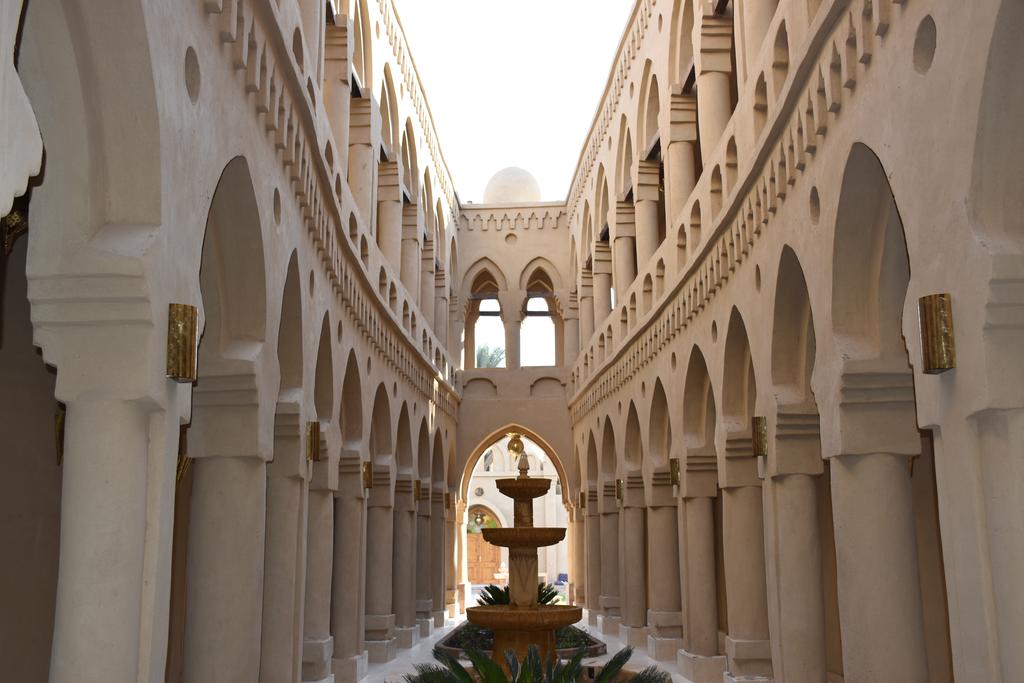 فندق Embrace hotel في الاقصر بلد الأثار والروعة
